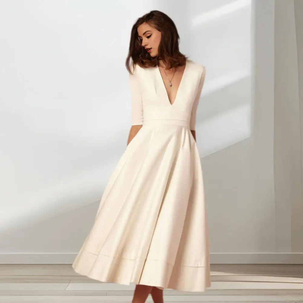 Rebekka – Feminin Midi-Kjole med Raffineret Elegance